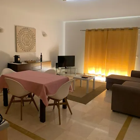 Luxury Apartment, Marina, & Pool Ii Апартаменты